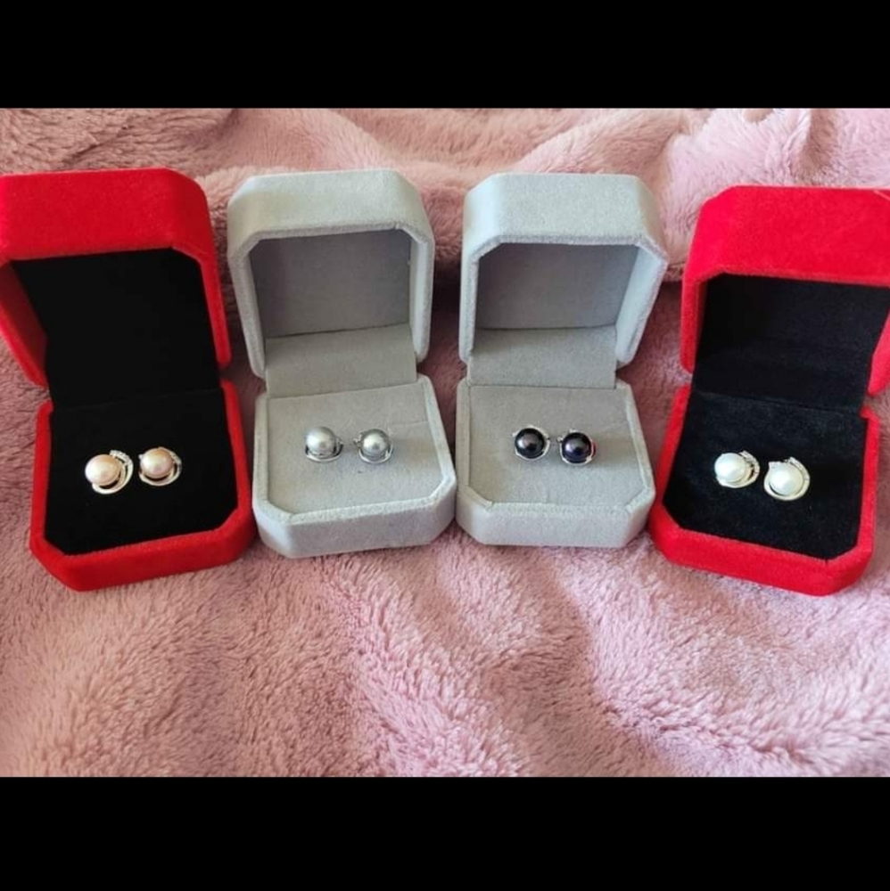 Stud Natural Freshwater Pearl Earrings with 100% S